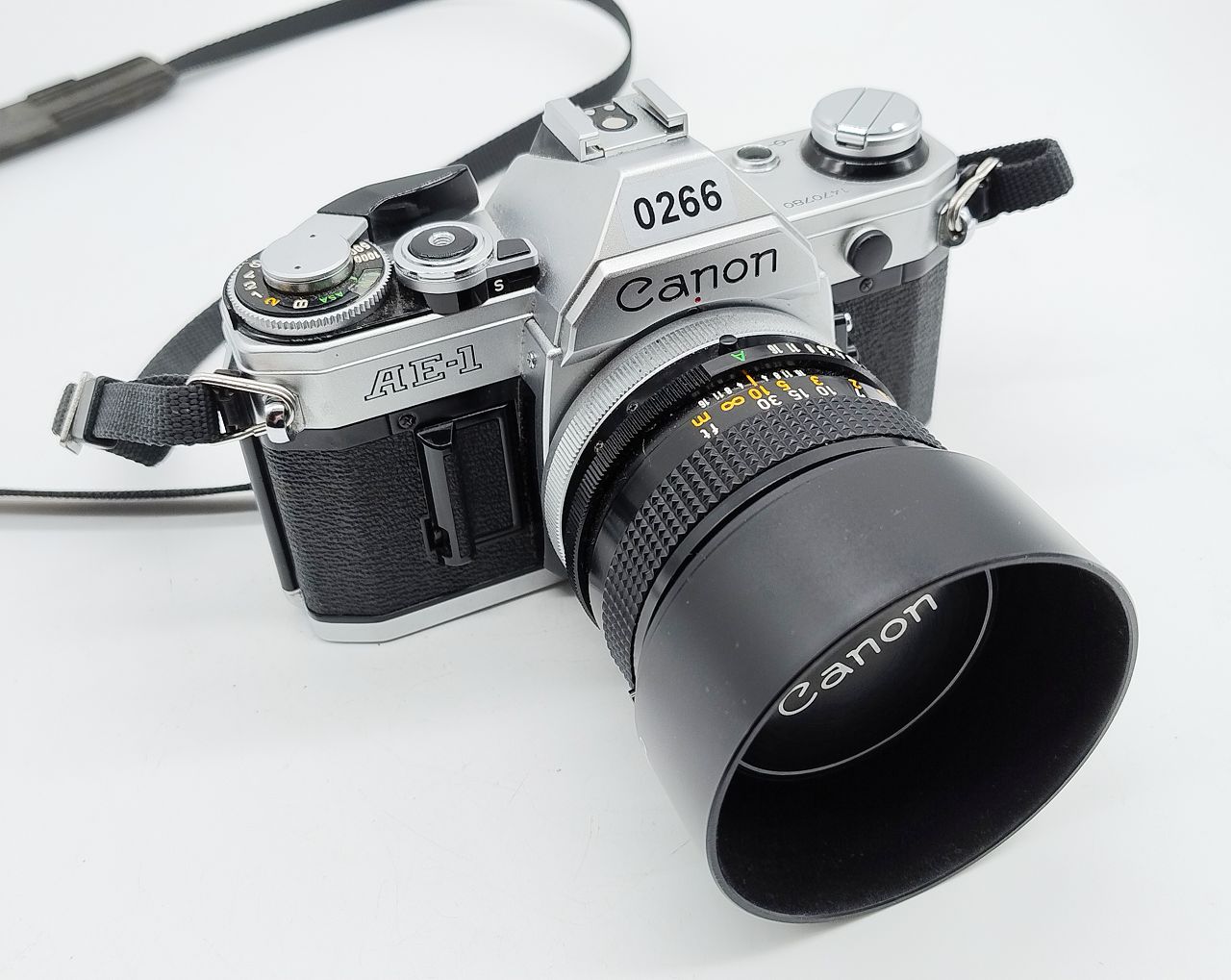 266 - Canon AE1 (läuft) + 50/1.4 FD (sehr schön +  Filter) + Karton + Anleitung