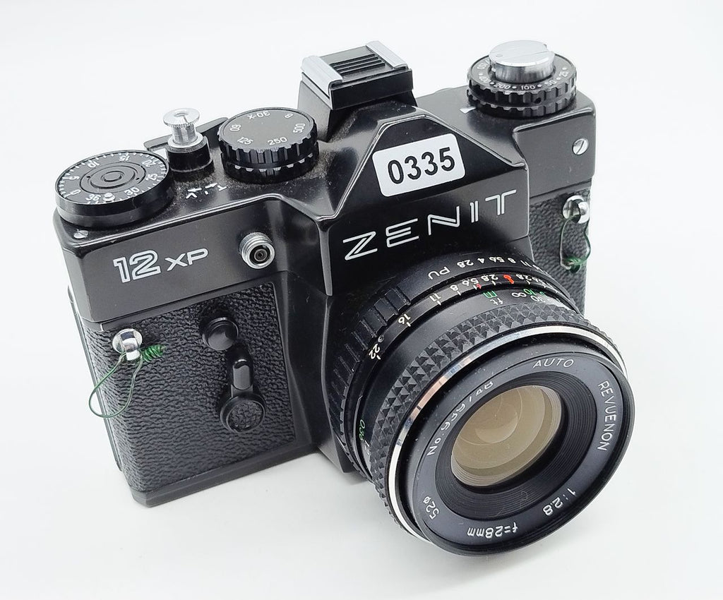 335 - Zenit 12 XP Kamera + Auto Revuenon 28/2.8 Objektiv