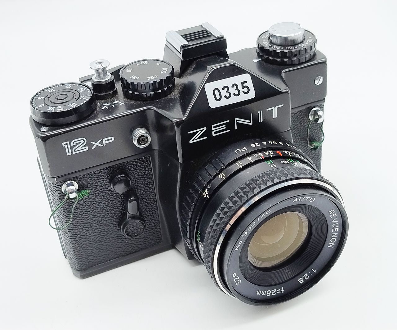 335 - Zenit 12 XP Kamera + Auto Revuenon 28/2.8 Objektiv