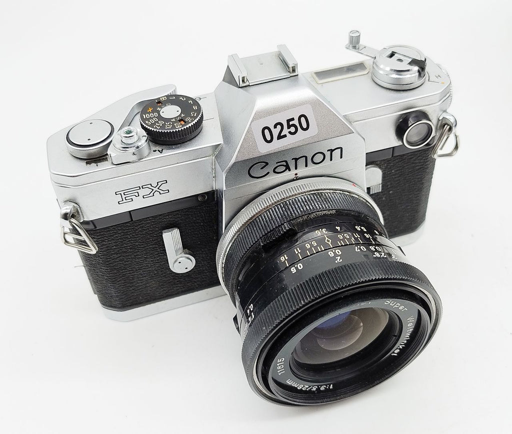 250 - Canon FX SLR + Porst Super WW 28/3.5 + Canon 50/1.8 + Ledert. + Kinoflex