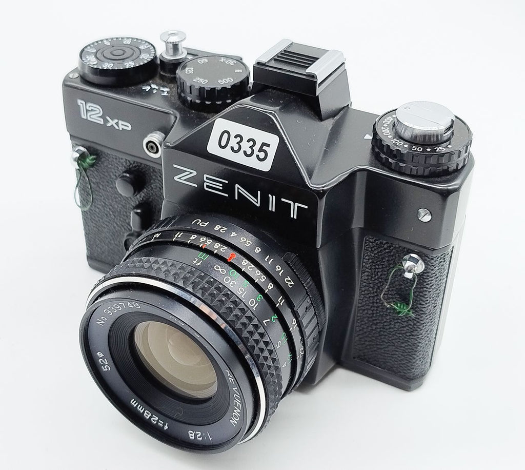 335 - Zenit 12 XP Kamera + Auto Revuenon 28/2.8 Objektiv