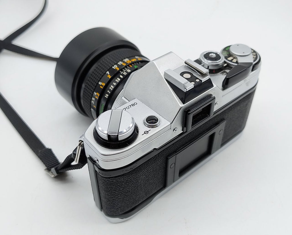 266 - Canon AE1 (läuft) + 50/1.4 FD (sehr schön +  Filter) + Karton + Anleitung