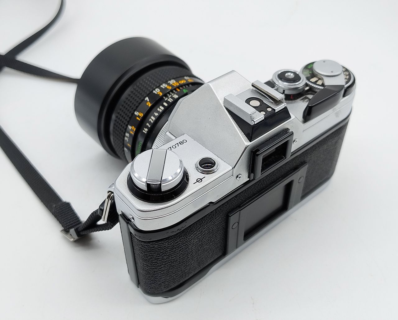 266 - Canon AE1 (läuft) + 50/1.4 FD (sehr schön +  Filter) + Karton + Anleitung