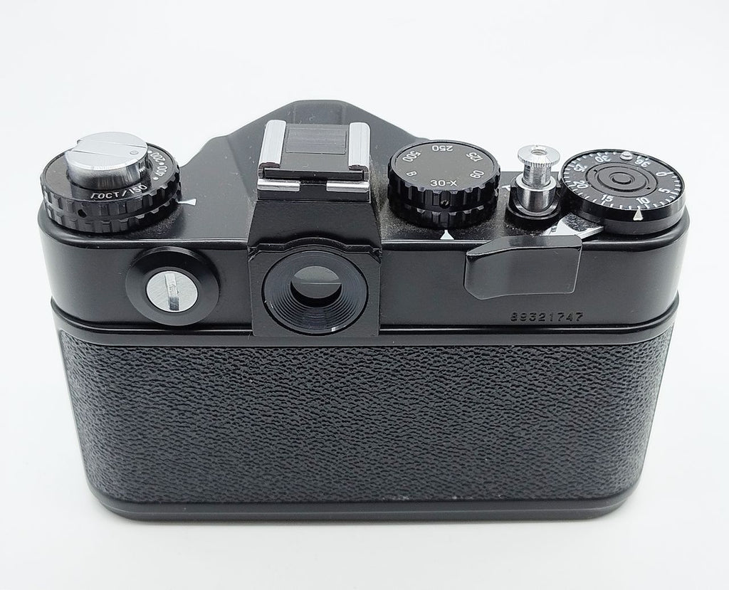 335 - Zenit 12 XP Kamera + Auto Revuenon 28/2.8 Objektiv