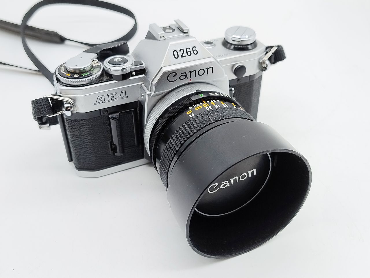266 - Canon AE1 (läuft) + 50/1.4 FD (sehr schön +  Filter) + Karton + Anleitung